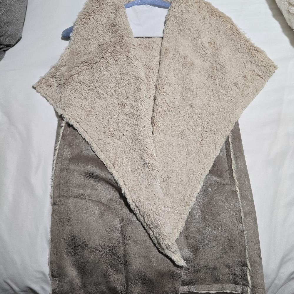 Saks Fifth Avenue Cream Faux Fur Vest Size XS